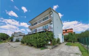  Three-Bedroom Apartment in Kastel Novi  Каштел Камбеловац
